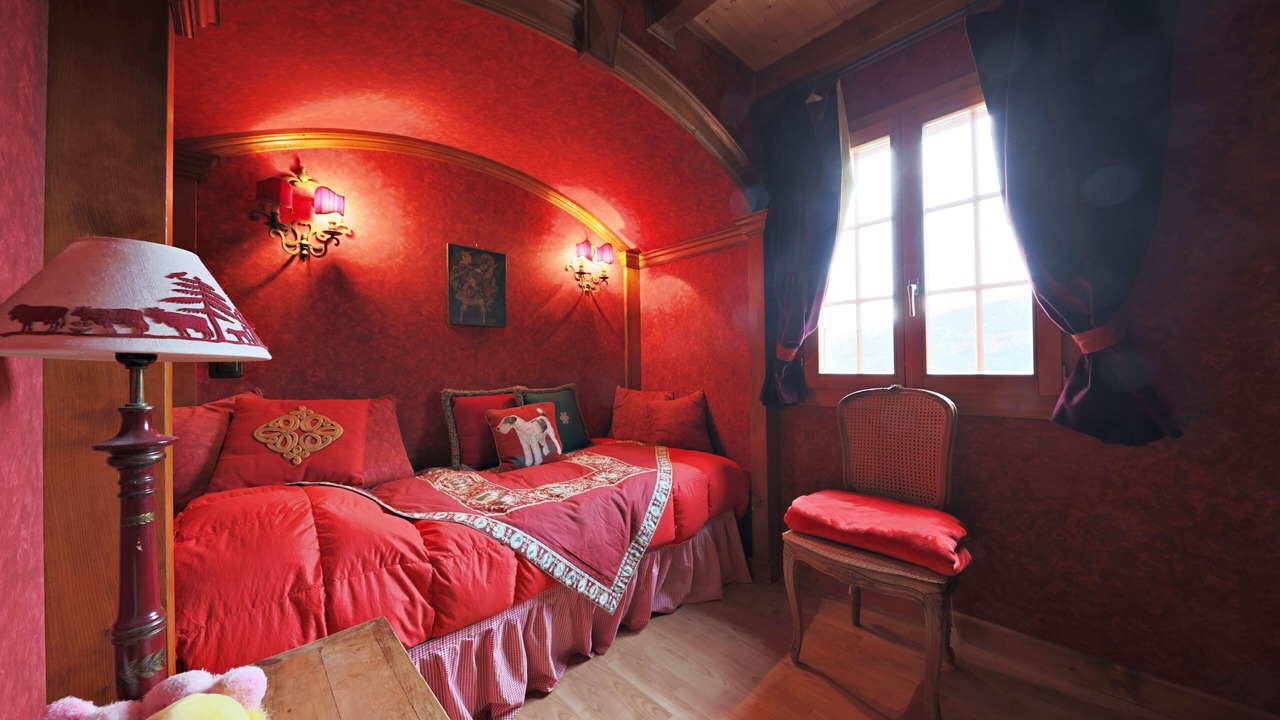 Photo of Bedroom in Lens
