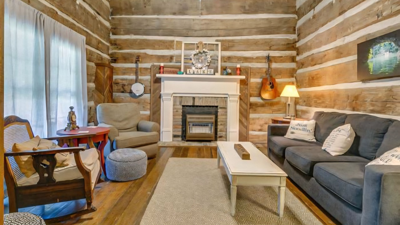 Photo of Livingroom in Lynchburg