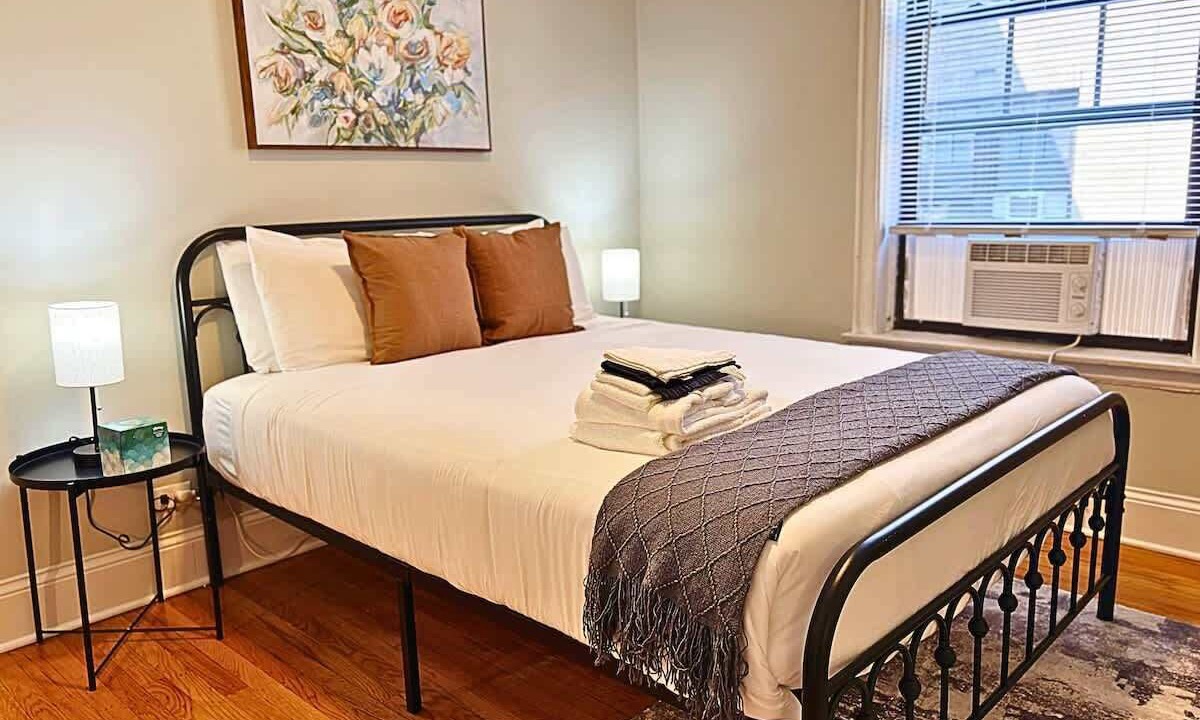 Photo of Bedroom in Kenwood