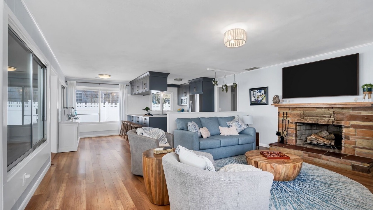 Photo of Livingroom in Westbrook Center