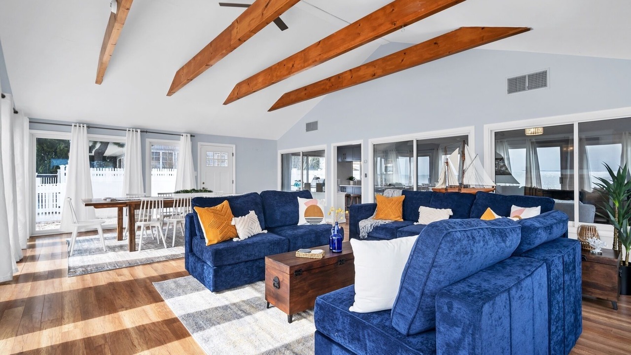 Photo of Livingroom in Westbrook Center