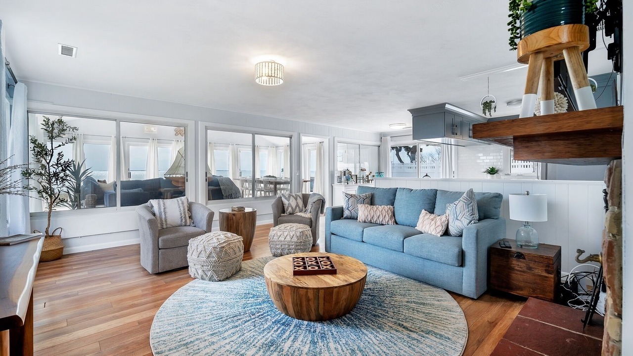 Photo of Livingroom in Westbrook Center