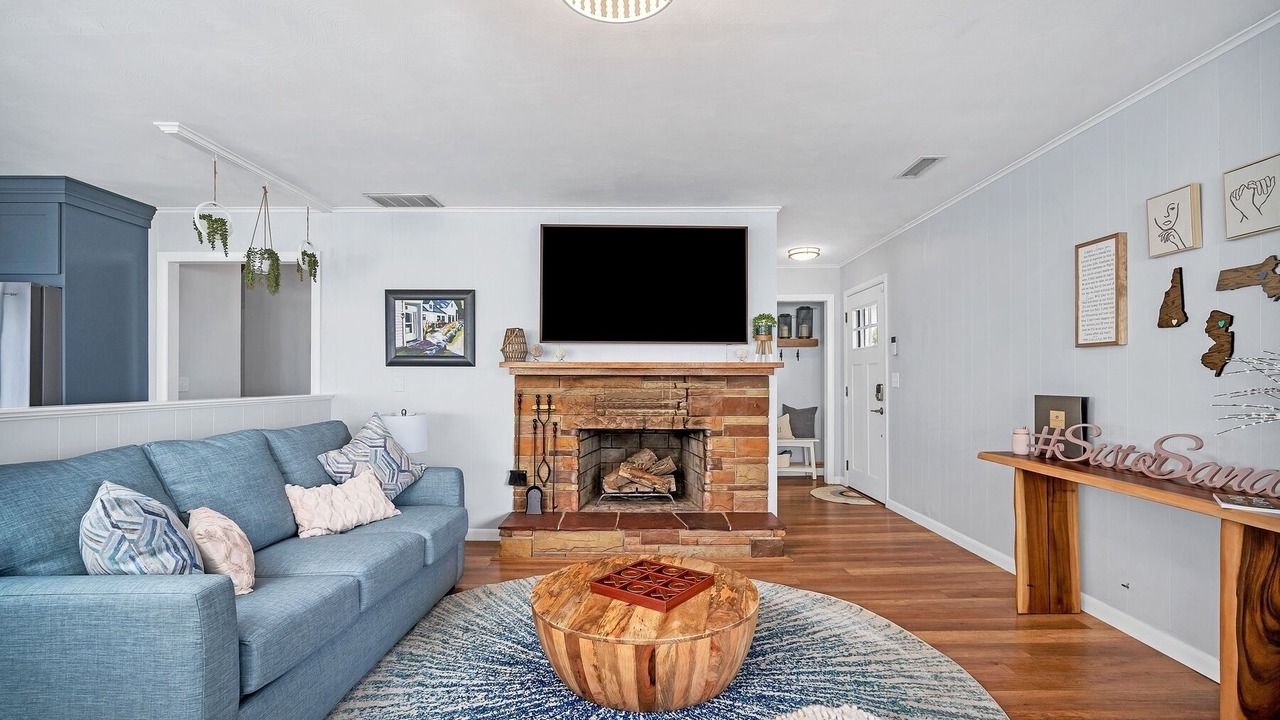 Photo of Livingroom in Westbrook Center