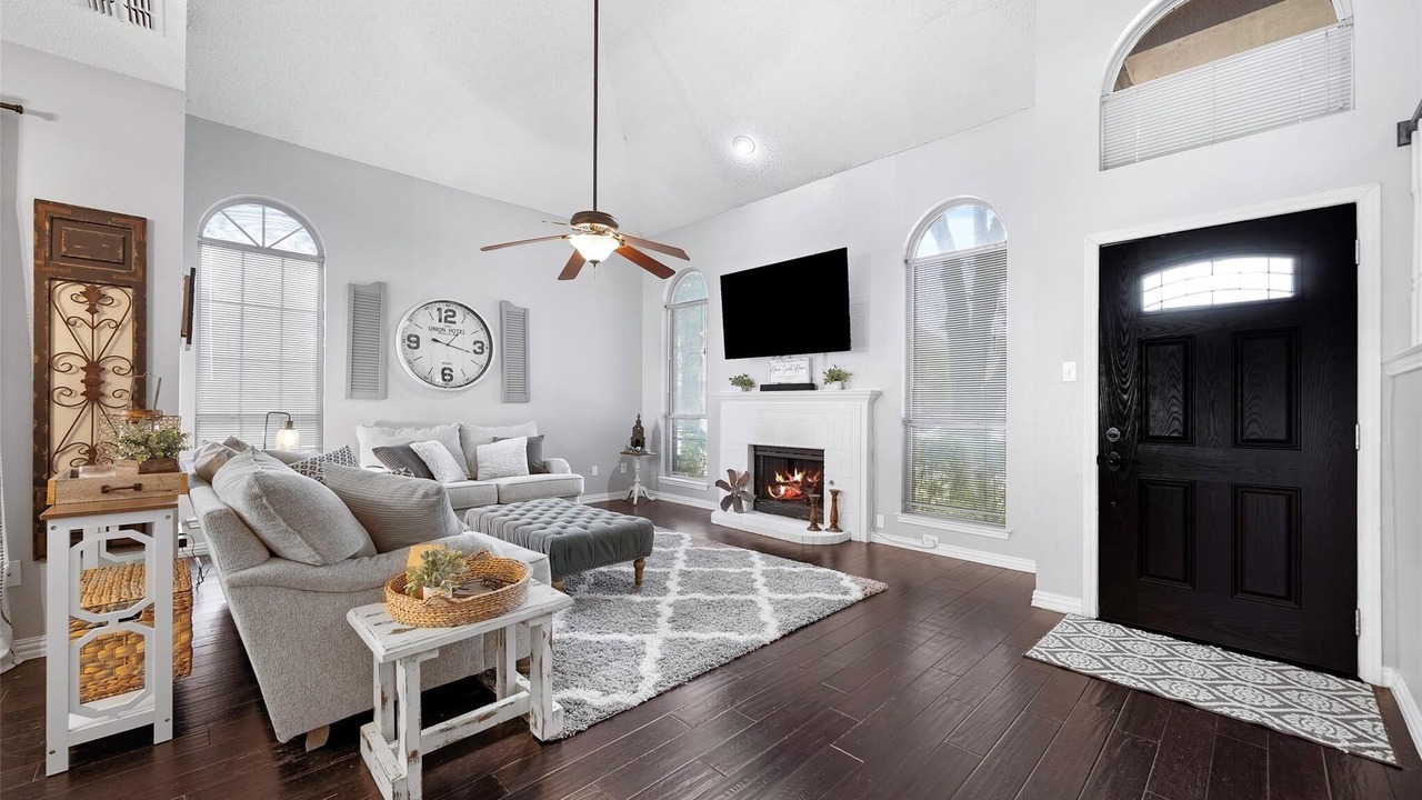 Photo of Livingroom in Rowlett