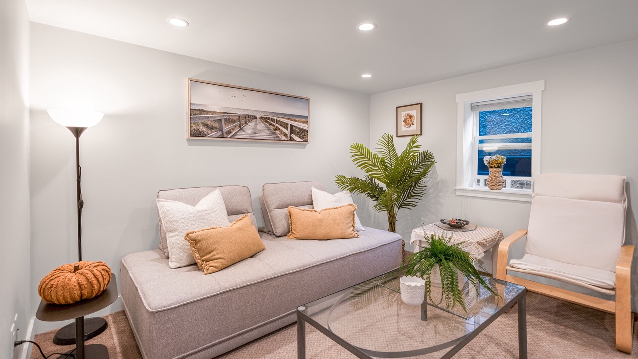 Photo of Livingroom in West Point Grey