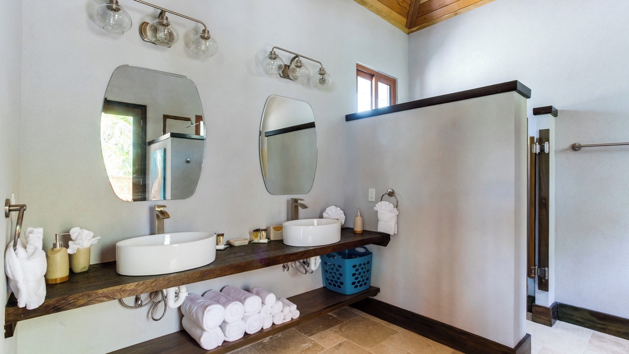 Photo of Bathroom in Placencia