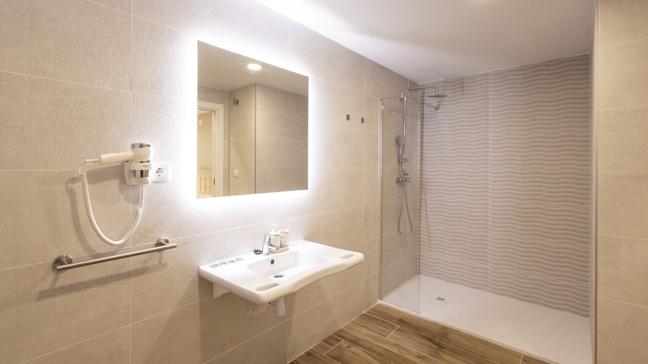 Photo of Bathroom in Benicalap