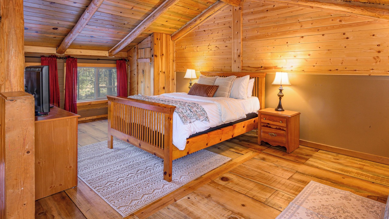 Photo of Bedroom in Three Rivers