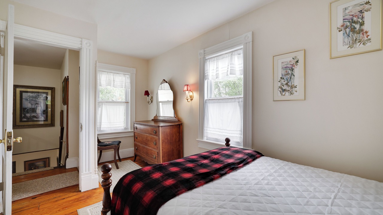 Photo of Bedroom in Beach Lake
