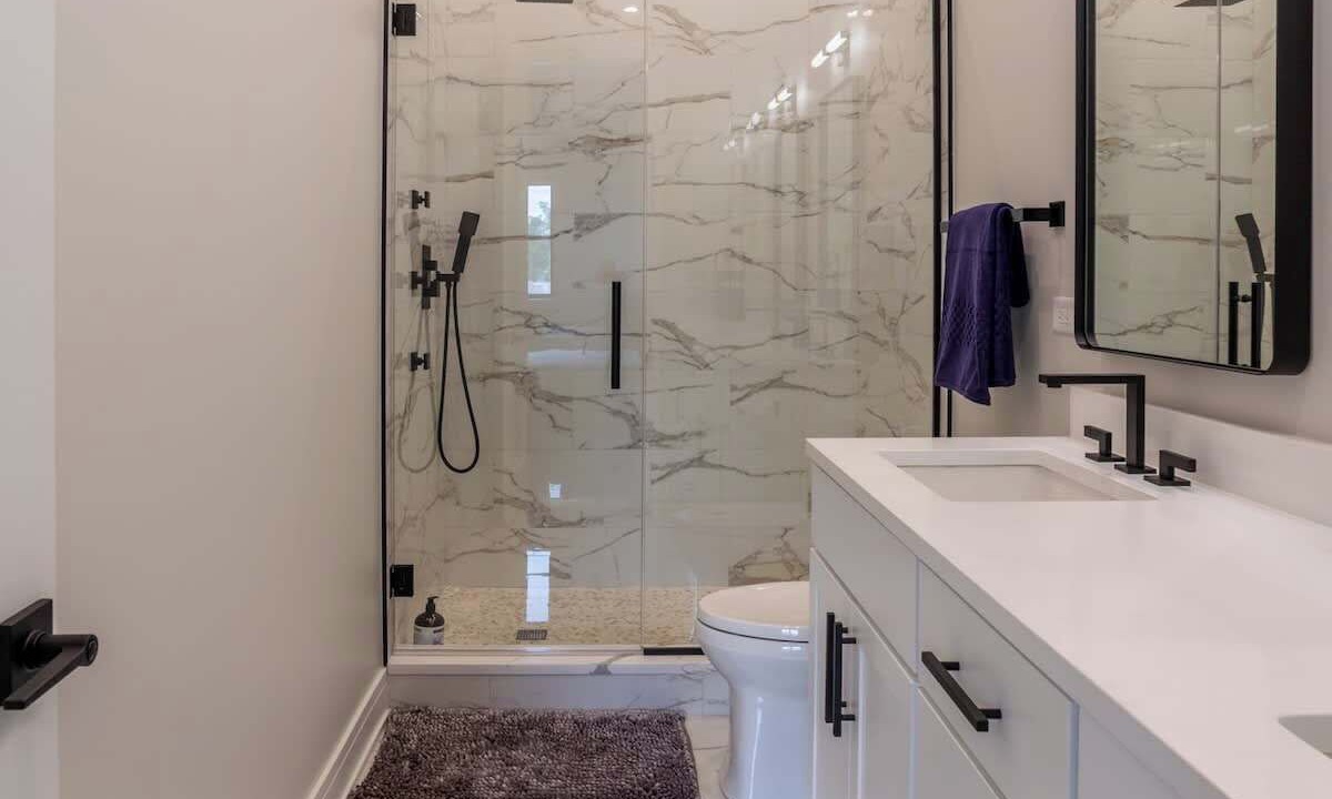 Photo of Bathroom in West Lakeview
