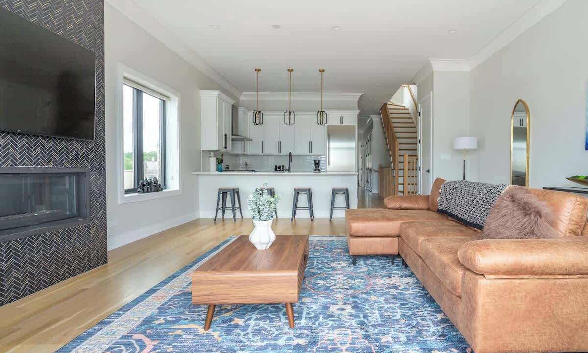 Photo of Livingroom in West Lakeview