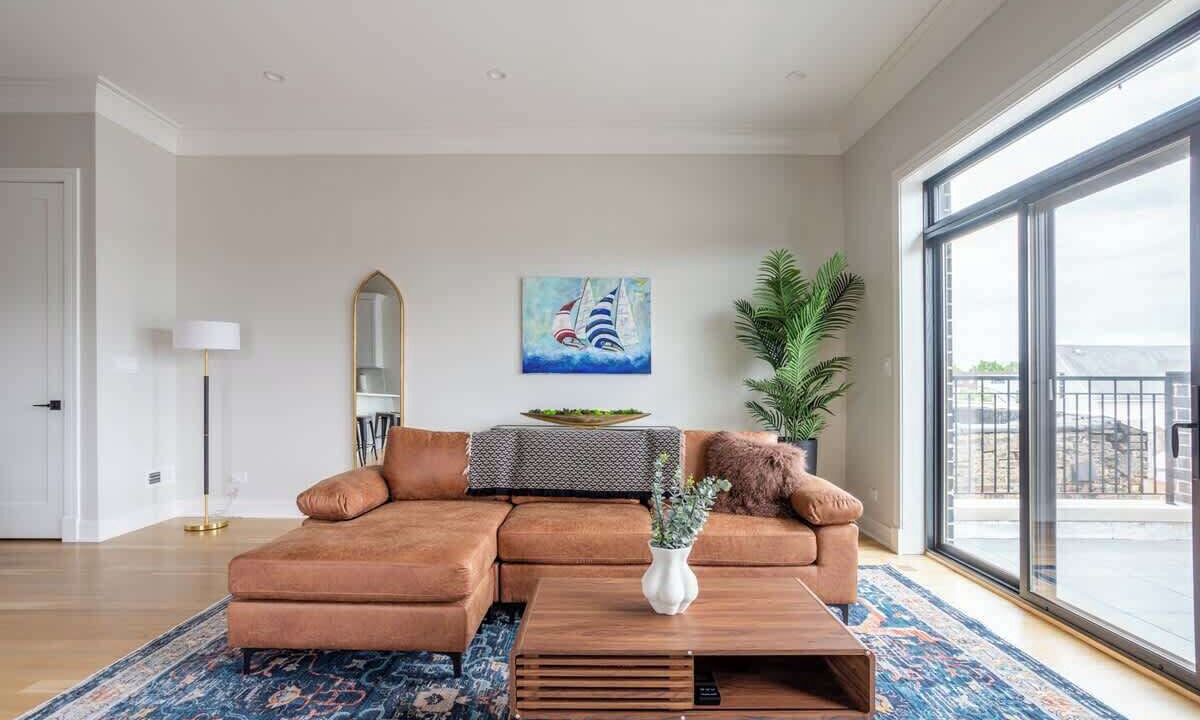 Photo of Livingroom in West Lakeview