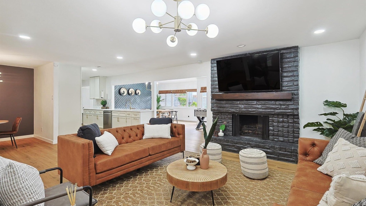 Photo of Livingroom in Far North Dallas