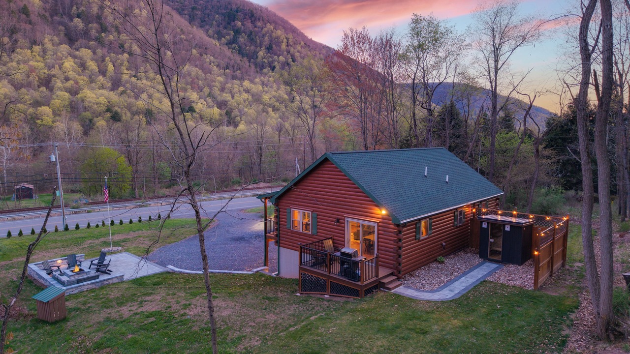Photo of Bedroom in Renovo