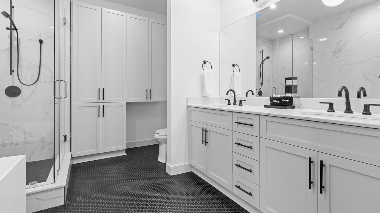 Photo of Bathroom in Arts/Warehouse District