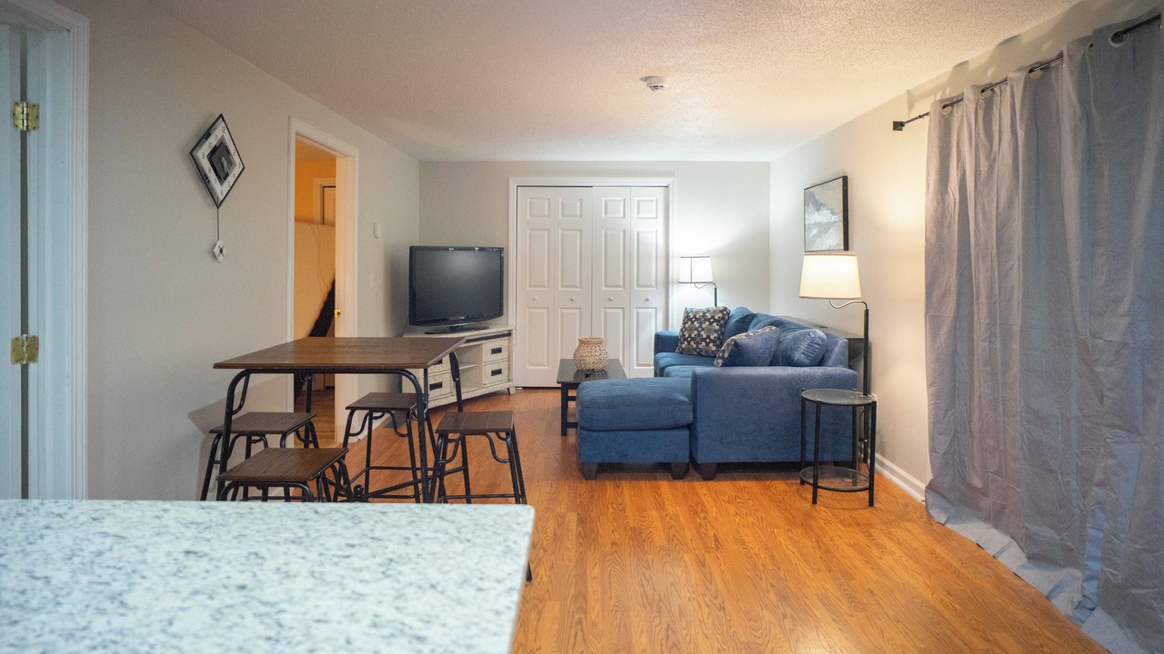 Photo of Livingroom in Center