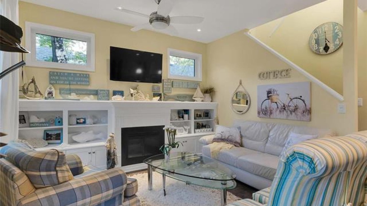 Photo of Livingroom in Grand Beach