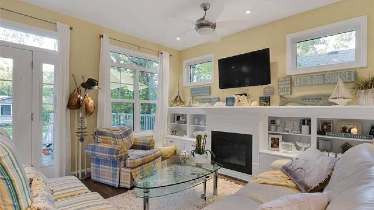 Photo of Livingroom in Grand Beach