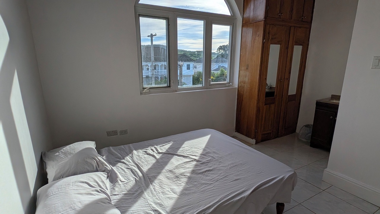 Photo of Bedroom in Whitehouse