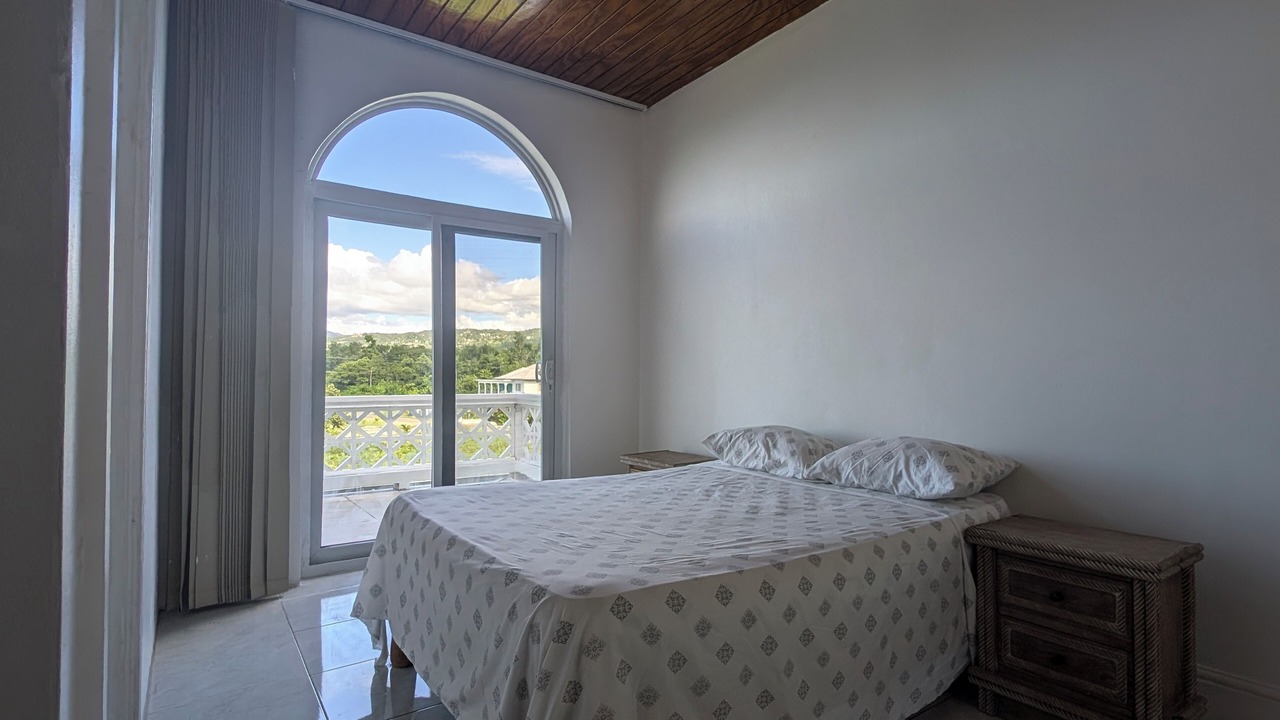 Photo of Bedroom in Whitehouse