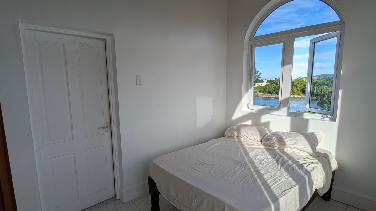 Photo of Bedroom in Whitehouse