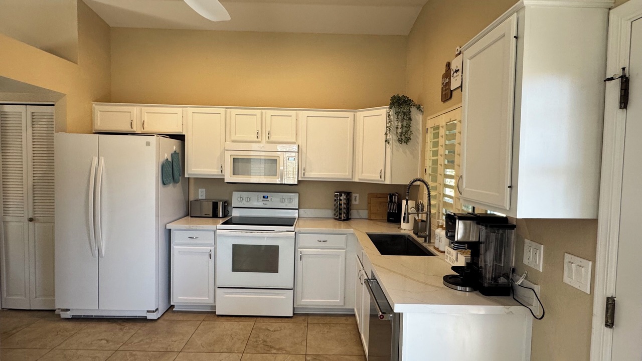 Photo of Kitchen in Alta Mesa Community Association