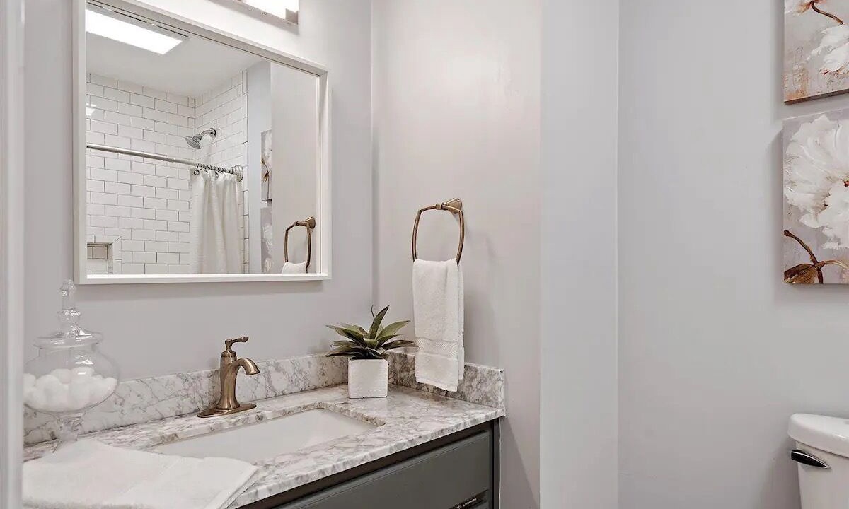 Photo of Bathroom in Lake Area