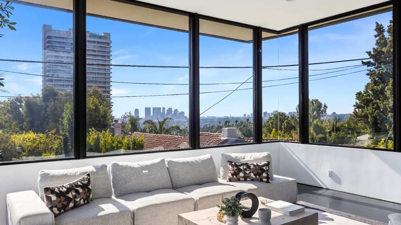 Photo of Livingroom in Mid-Wilshire