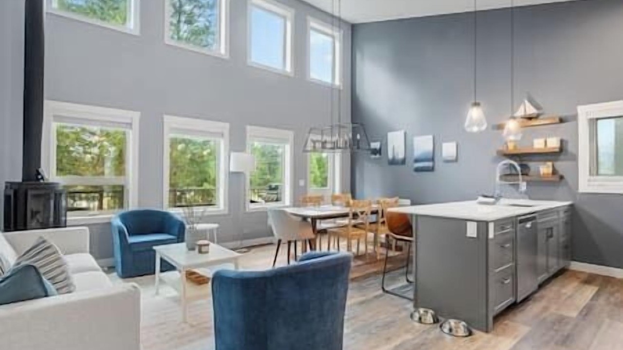 Photo of Livingroom in East Kootenay