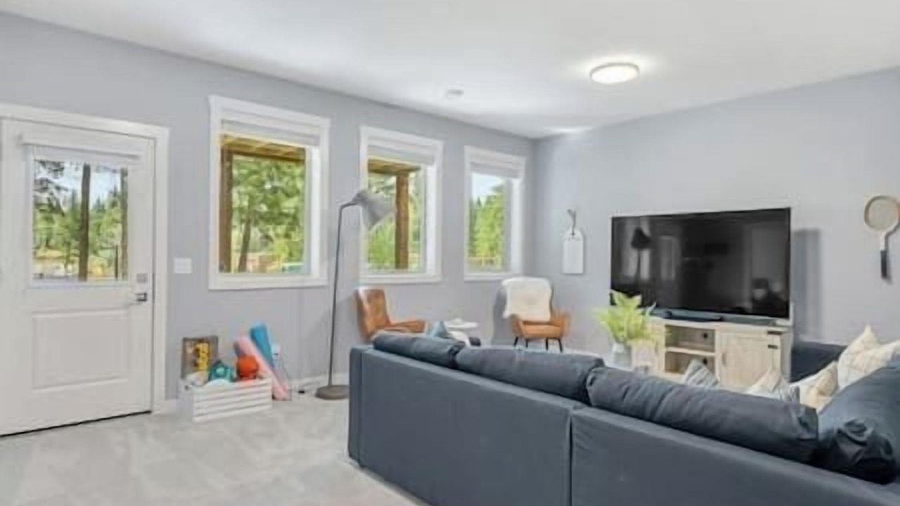 Photo of Livingroom in East Kootenay