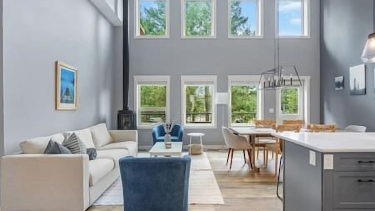 Photo of Livingroom in East Kootenay
