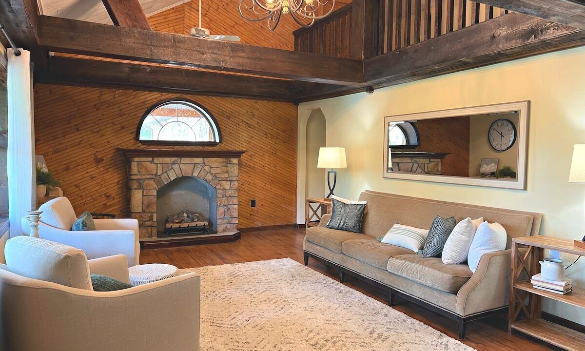 Photo of Livingroom in Lewistown