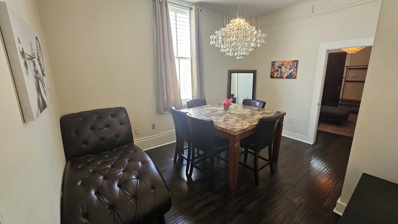 Photo of Livingroom in Seventh Ward