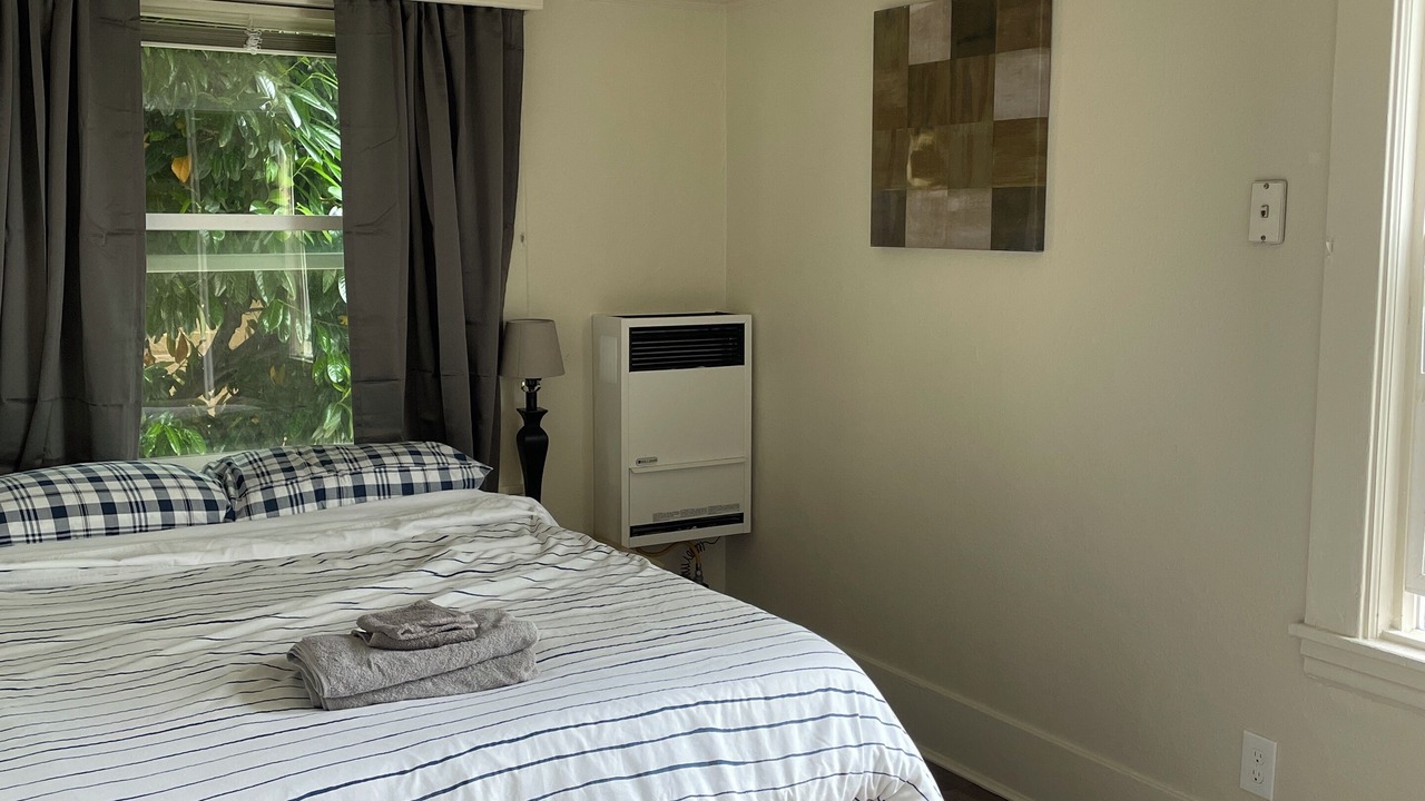 Photo of Bedroom in Downtown Berkeley