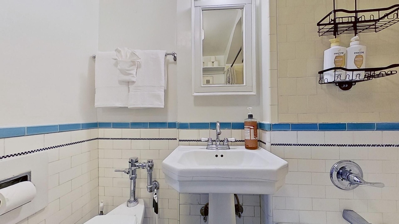 Photo of Bathroom in Tenderloin