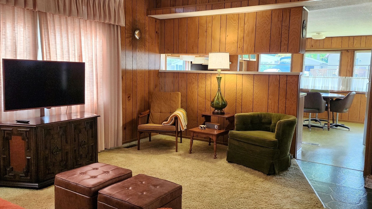 Photo of Livingroom in White Cloud