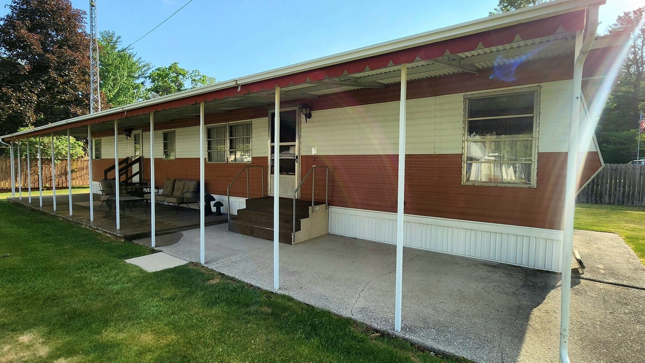 Photo of Patio Balcony in White Cloud