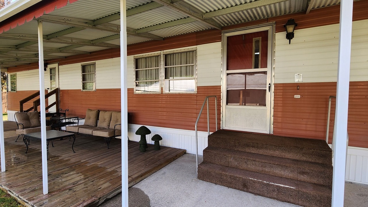 Photo of Patio Balcony in White Cloud