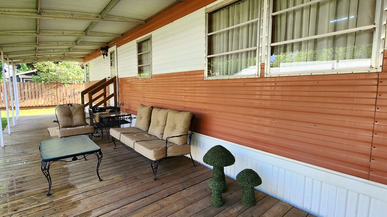 Photo of Patio Balcony in White Cloud