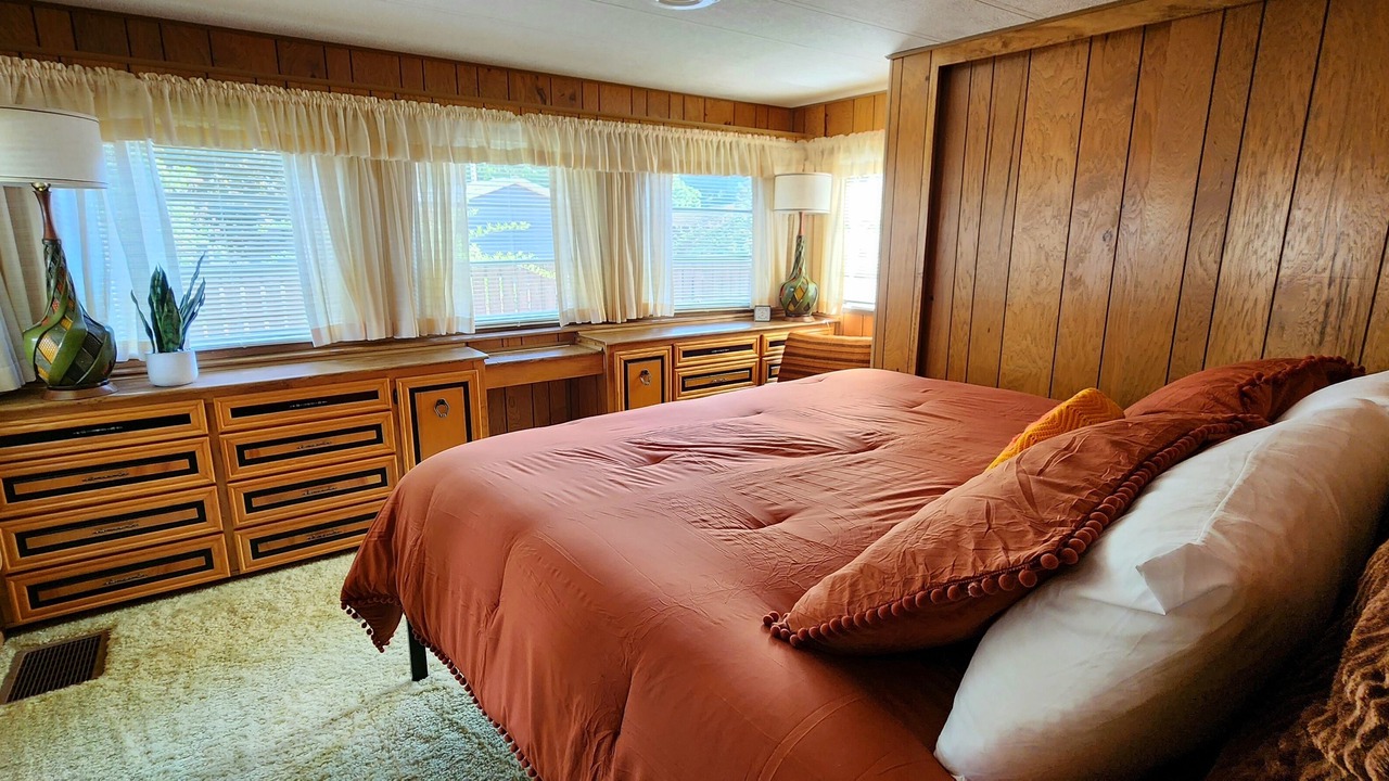 Photo of Bedroom in White Cloud