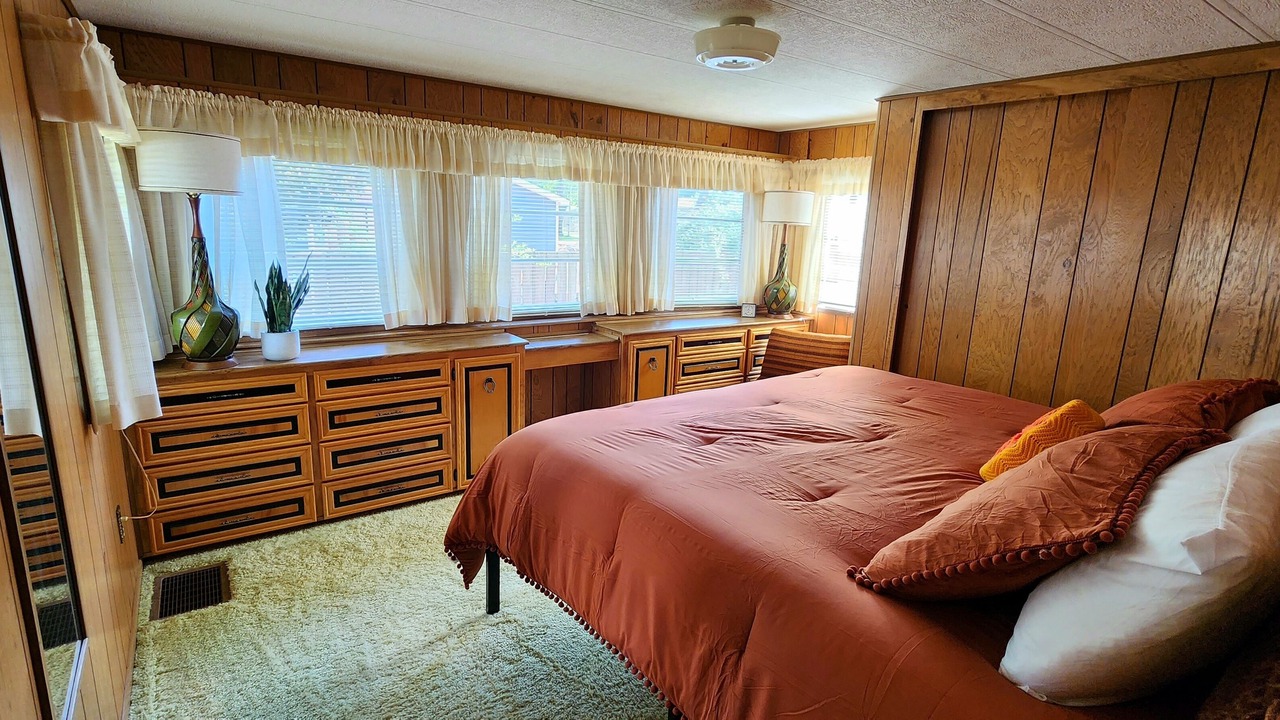 Photo of Bedroom in White Cloud