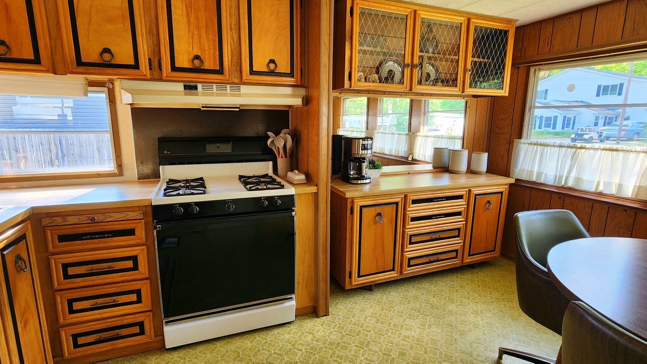 Photo of Kitchen in White Cloud