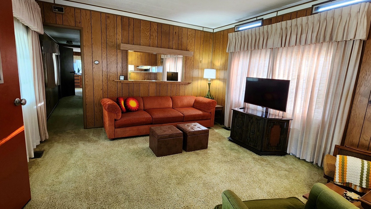 Photo of Livingroom in White Cloud