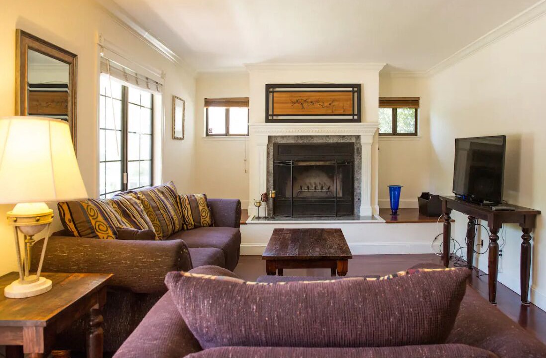 Photo of Livingroom in Burlingame Park