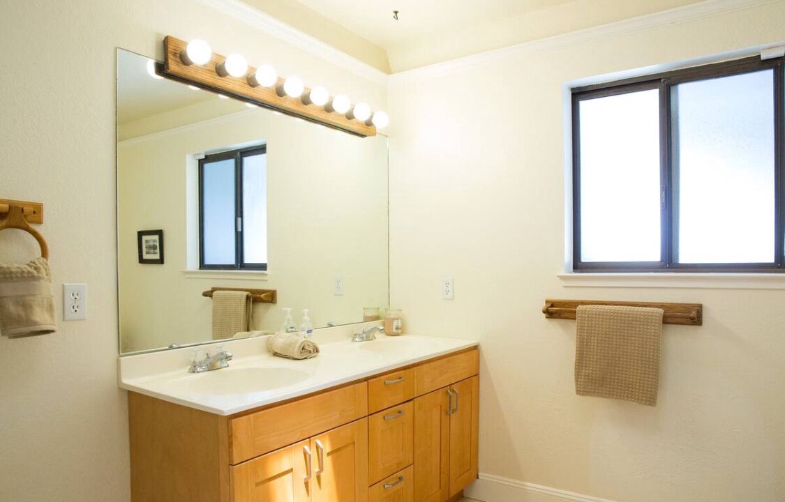 Photo of Bathroom in Burlingame Park