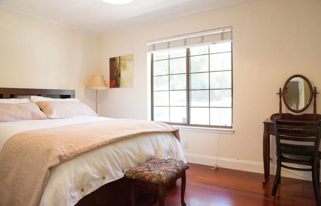 Photo of Bedroom in Burlingame Park