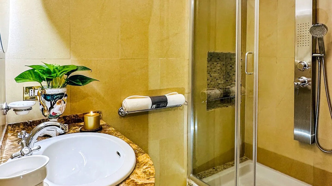 Photo of Bathroom in Repubblica