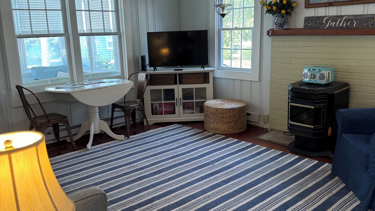 Photo of Livingroom in Niantic
