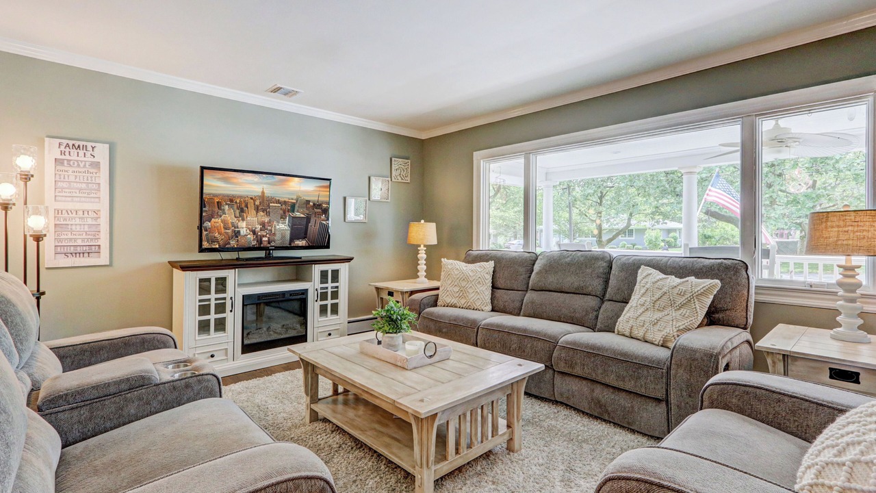 Photo of Livingroom in Mattituck