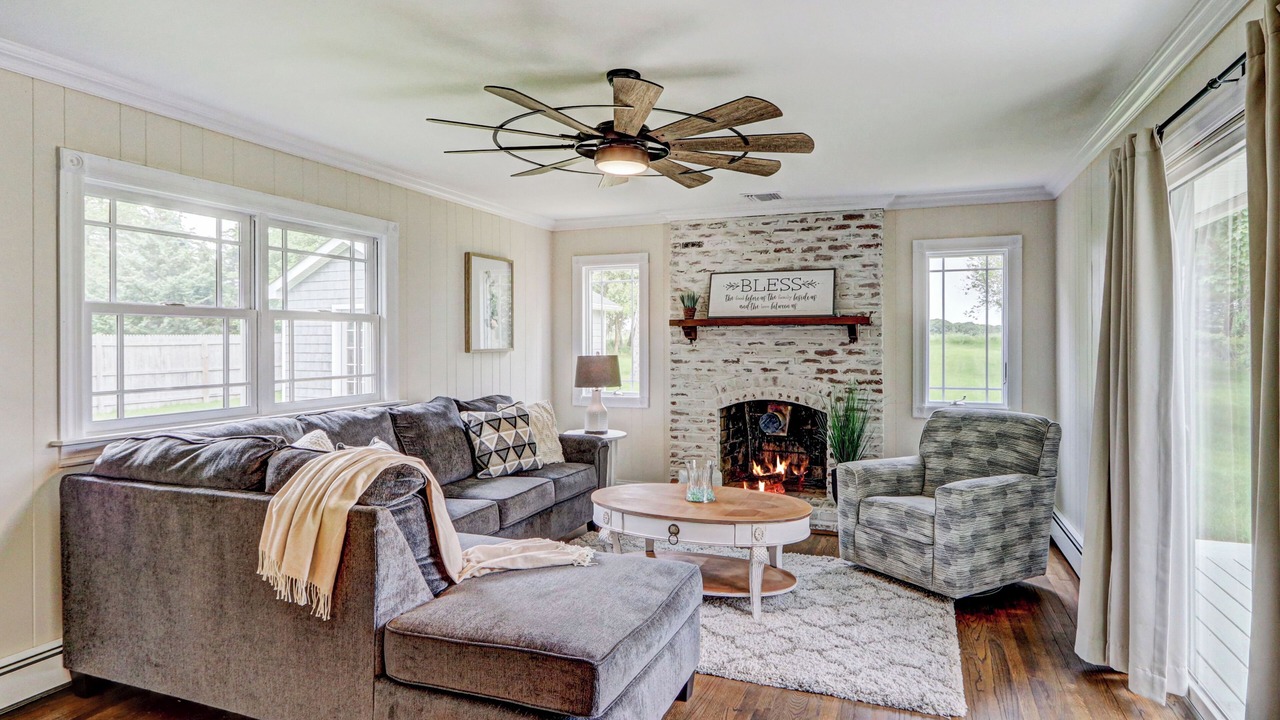 Photo of Livingroom in Mattituck
